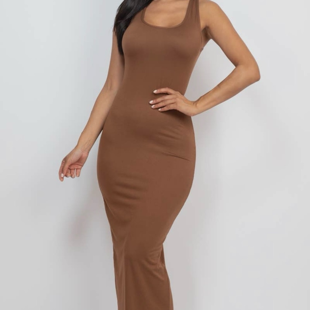 Elegant Brown Sleeveless Maxi Dress